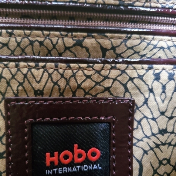 POLISHED LeatherHOBO International Brown Envelop Flap Clutch with Magnet closure - Picture 6 of 16